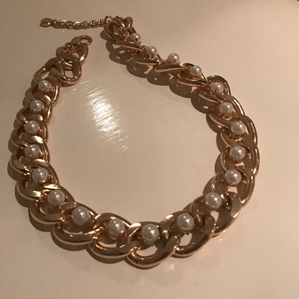Gold necklace with pearl beading detail